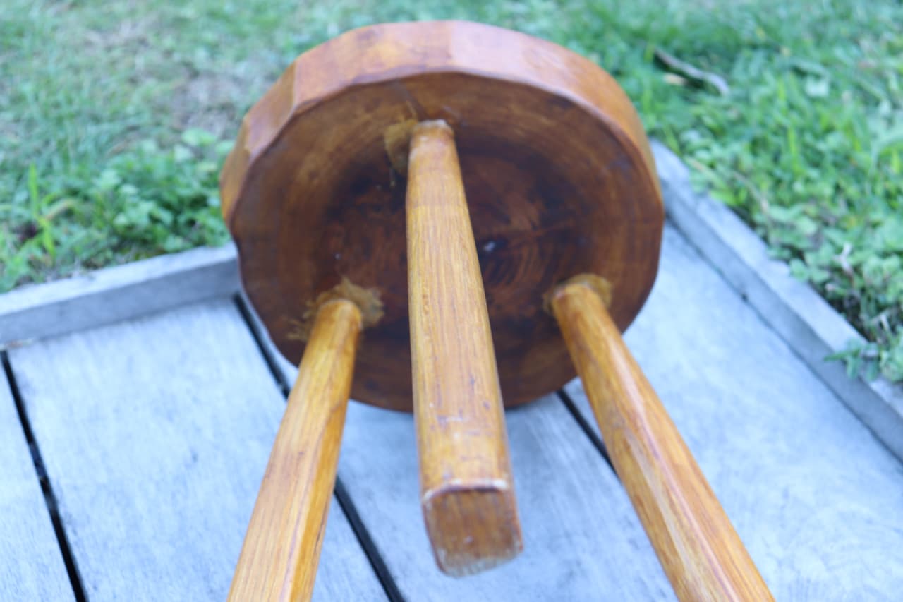 Thumbnail for Tabouret tripode brutaliste