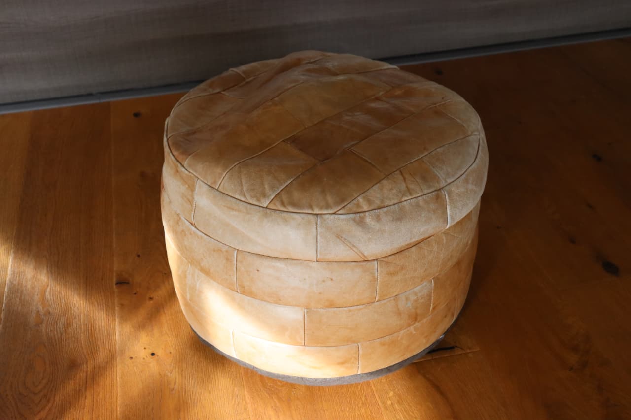 Thumbnail for Pouf ou Repose pied patchwork de cuir De Sede