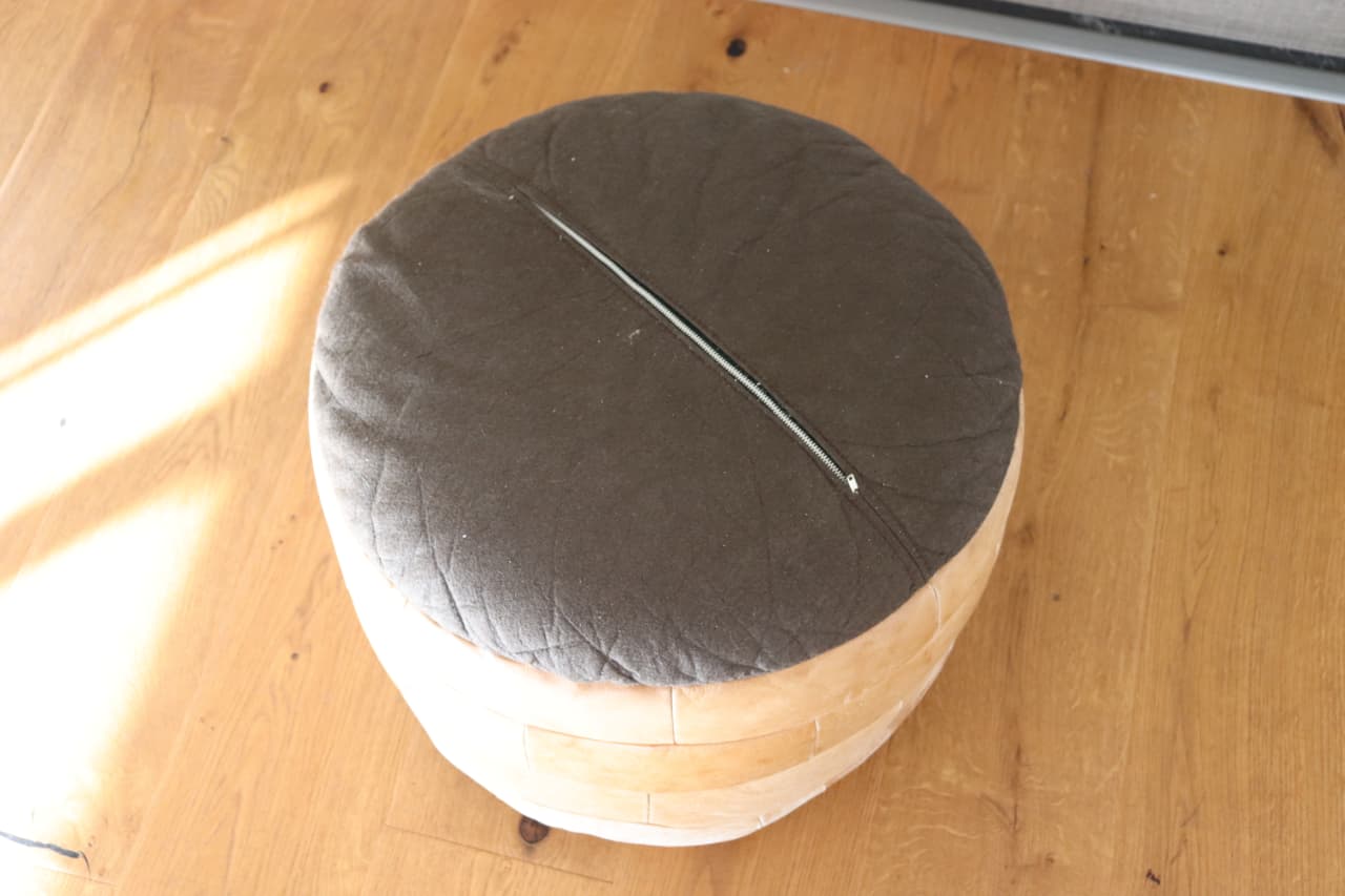 Thumbnail for Pouf ou Repose pied patchwork de cuir De Sede