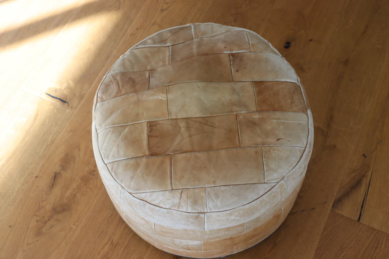 Thumbnail for Pouf ou Repose pied patchwork de cuir De Sede