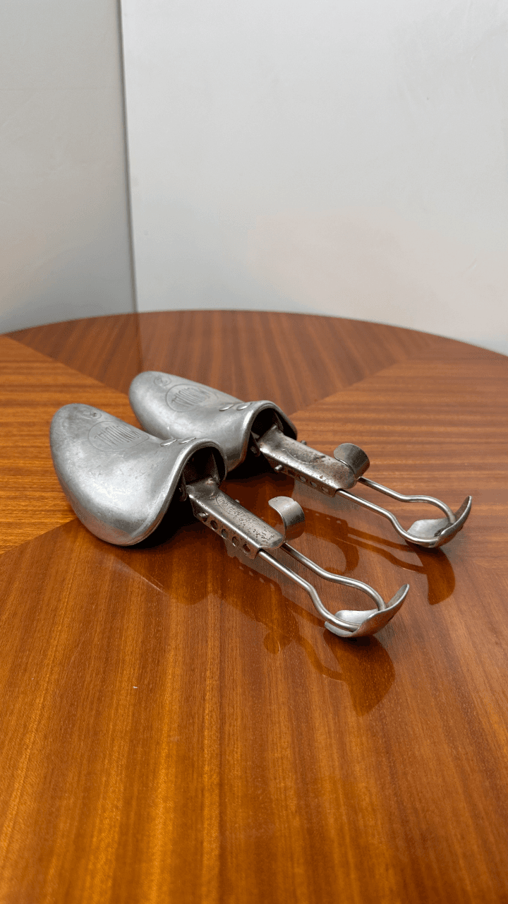 Thumbnail for Paire d’embauchoirs