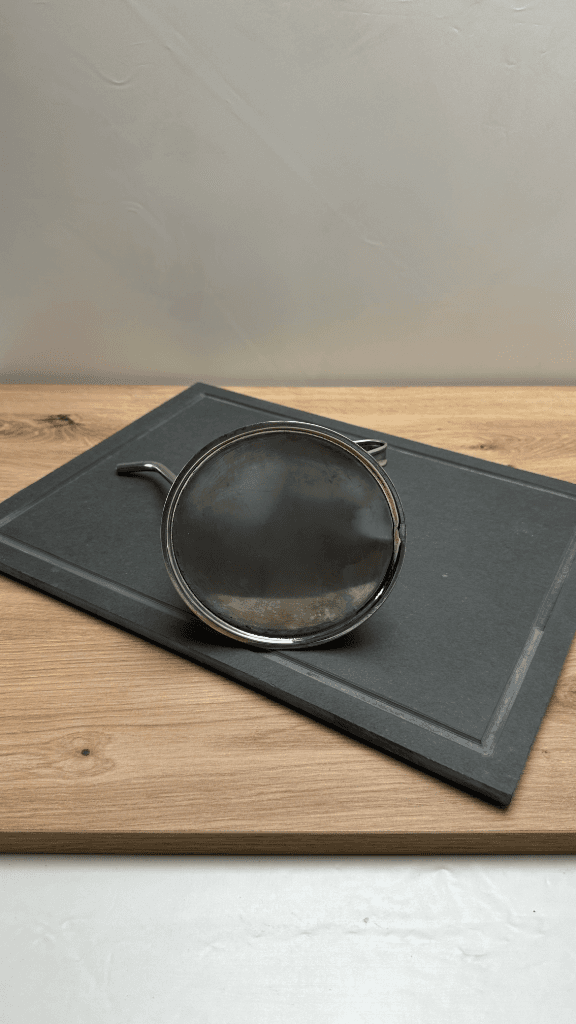 Thumbnail for Verseuse à huile italienne traditionnelle en acier inoxydable.