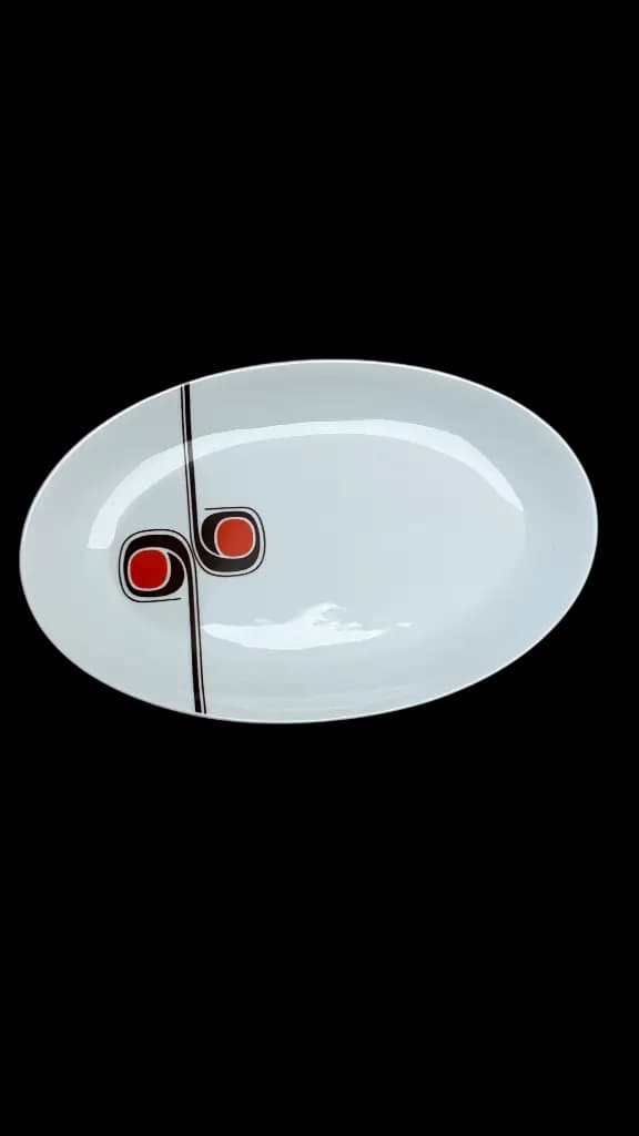 Grand plat ovale en porcelaine