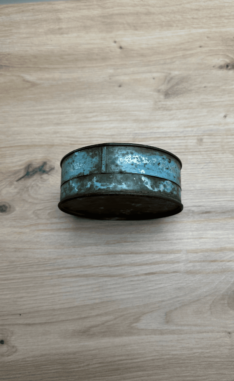 Thumbnail for Boîte ancienne de caviar