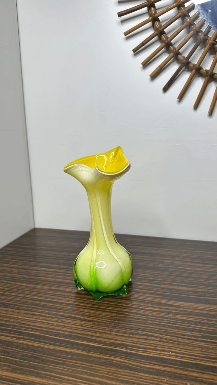 Thumbnail for Vase en verre soufflé