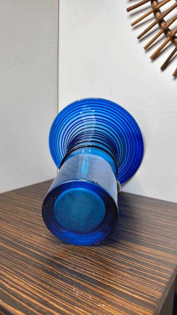 Thumbnail for Vase en verre soufflé