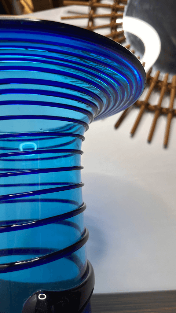 Thumbnail for Vase en verre soufflé