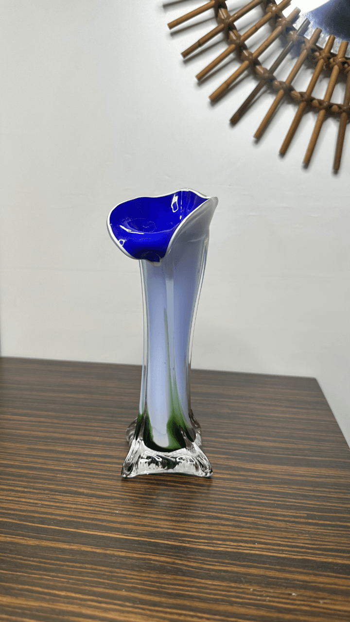 Thumbnail for Vase en verre soufflé