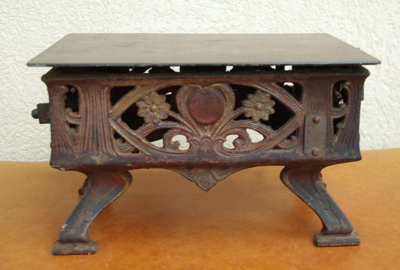 Thumbnail for Balance ancienne allemande en fonte (1900).