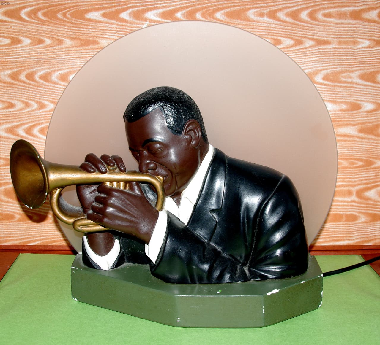 Thumbnail for Lampe de chevet "le trompettiste jazz"